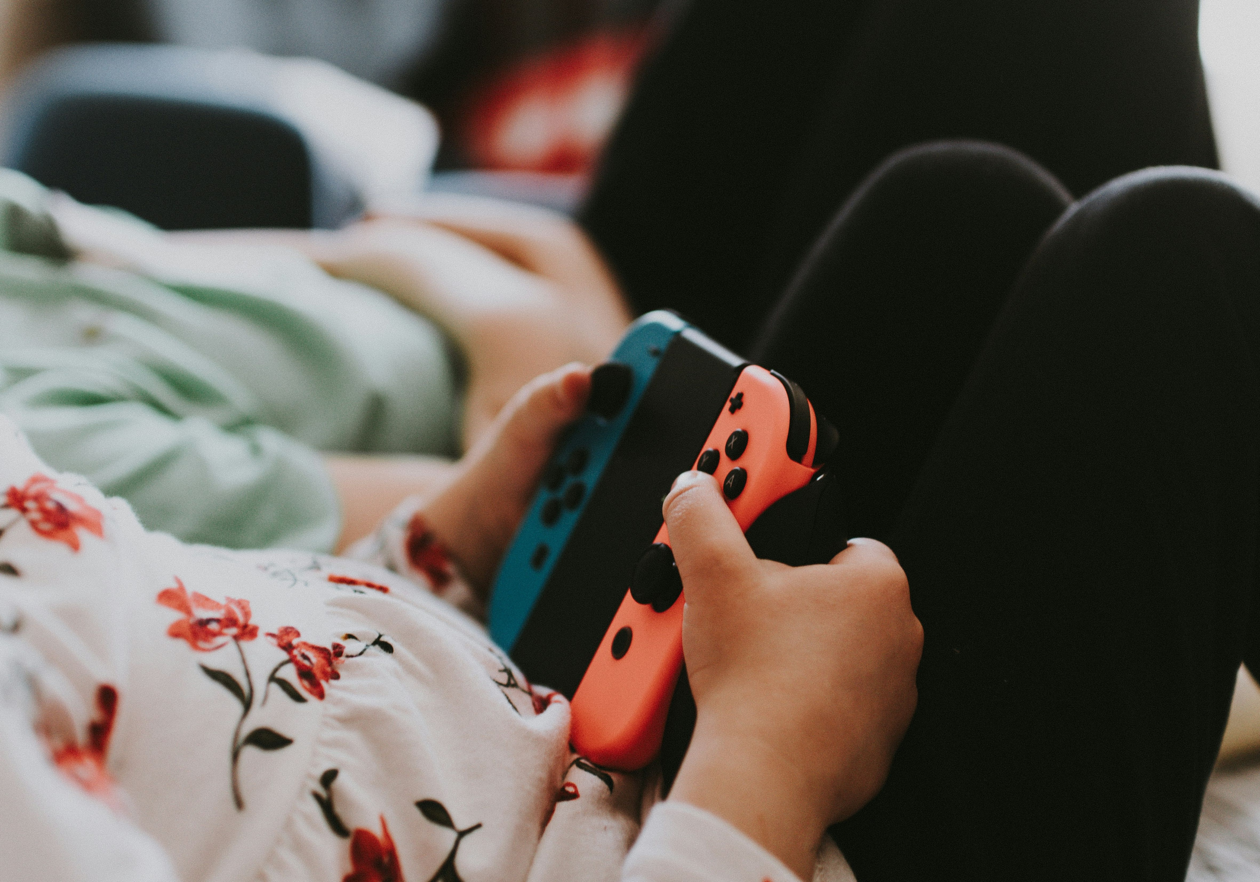 ADHD and Technology: A Supportive Guide for Moms Navigating Screen Time Limits